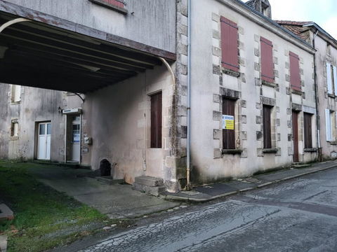   Maison Familiale Axe Parthenay / NIORT Maison - 6 pi�ce(s) - 148 m�