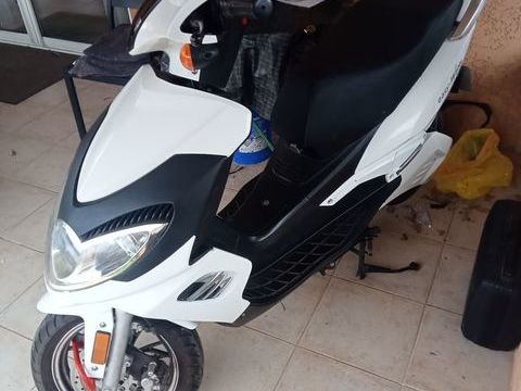 Scooter DIVERS 2021 occasion Saint-Maximin-la-Sainte-Baume 83470