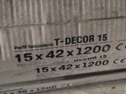 entretoises pour dalles faux plafond 1 84260 Sarrians