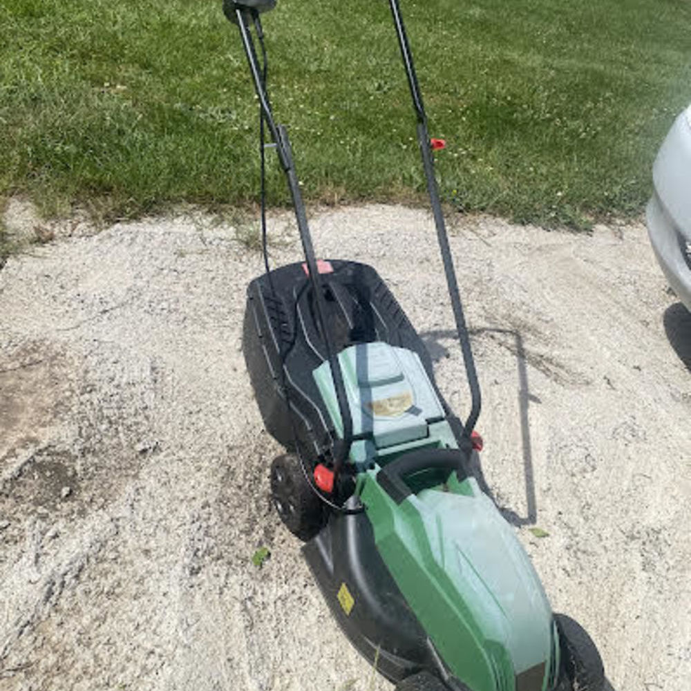 vend petite tondeuse &eacute;lectrique pousser Jardin