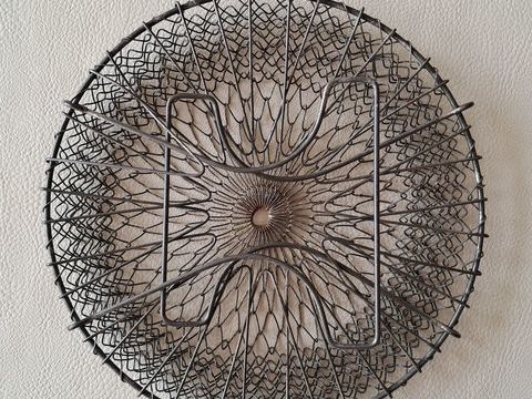 panier � ?uf vintage ancien en fil de fer tress� 
5 Carnon Plage (34)