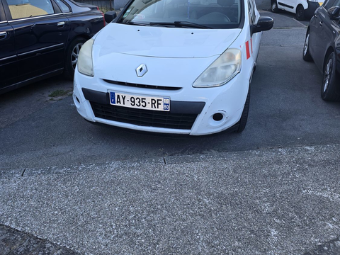 Renault Clio III CLIO III SOCIETE DCI 70 115 G ECO2 AIR 2010 occasion Reims 51100