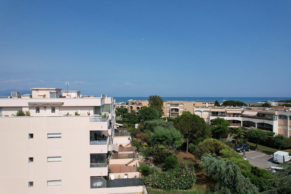   Antibes (06600)