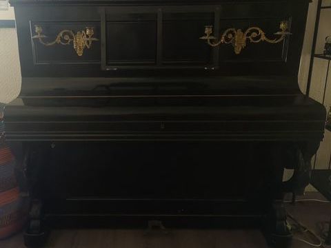 piano droit noir 180 Évenos (83330)