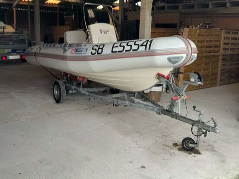 Bateaux &agrave; moteur Pneumatique - Semi-rigide 2012 occasion Fr&eacute;hel 22240