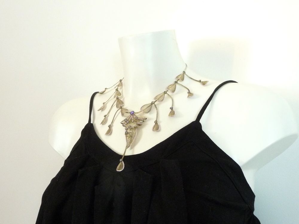 Collier Ajustable en M&eacute;tal Argent&eacute; Vieilli et ses Brindilles Bijoux et montres