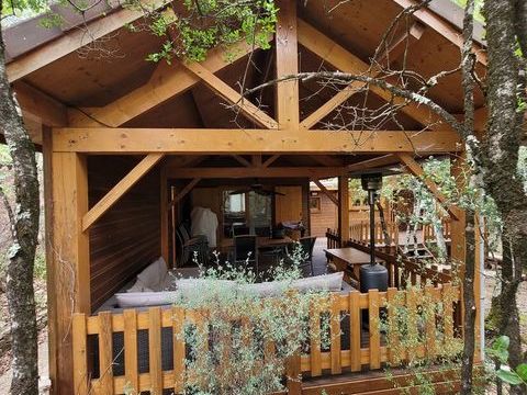   CHALET  �  DEMONTER   Mise � PRIX   /  25000 E  Chalet - 5 pi�ce(s) - 100 m�