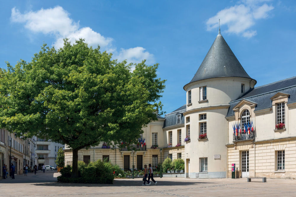   Clamart (92140)