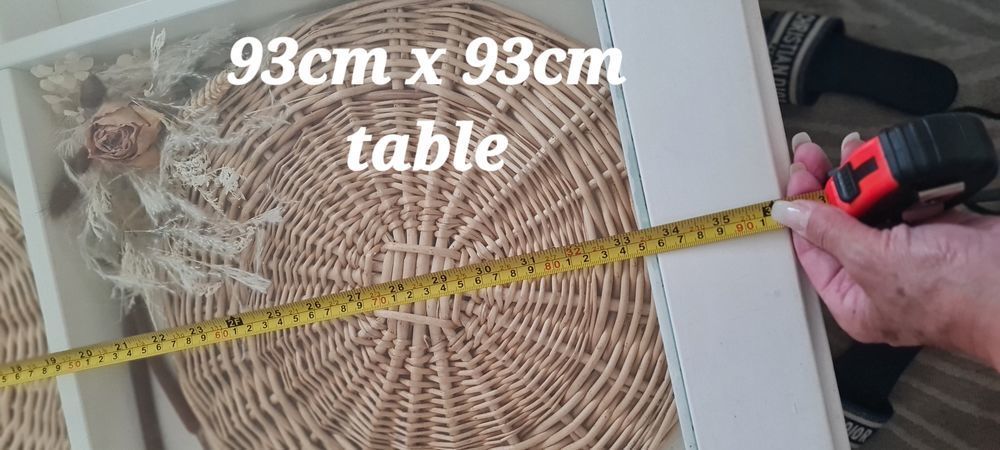 Grande table basse de salon blanche &agrave; tiroirs vitr&eacute;s Meubles