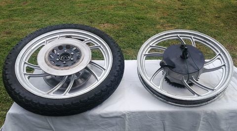 Pi&egrave;ces et &eacute;quipements Moto - Scooter - Quad Pi&egrave;ces et &eacute;quipements Moto - Scooter - Quad  occasion Baurech 33880