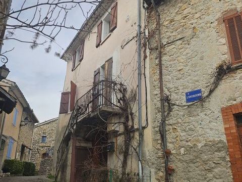   Maison de village avec d�pendances, grenier am�nageable et petit terrain Maison - 3/4 pi�ce(s) - 86 m�