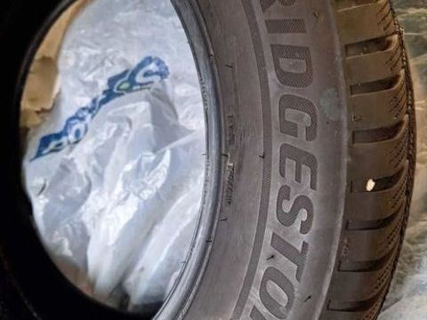 Pi&egrave;ces et &eacute;quipements Voiture Pneu voiture - roue  occasion Saint-Nicolas-du-P&eacute;lem 22480