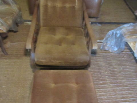 Fauteuil vintage et pouf 45 Saint-Jean-de-Bonneval (10)