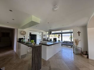  Maison � vendre 9 pi�ces 318 m�