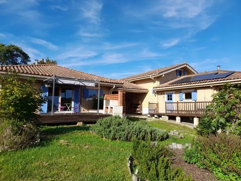   Maison et g�te en pin massif de Finlande � Fabas (09) Maison - 9 pi�ce(s) - 266 m�