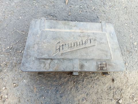 Boite outil tracteur motoculteur grunder d'origine 120 Saint-Jean-de-Fos (34)