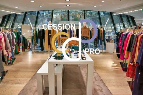 LOCAL COMMERCIAL DE 300 M² A LOUER SUR EMPLACEMENT PREMIUM EN CENTRE COMMERCIAL A AVIGNON 9450 84000 Avignon