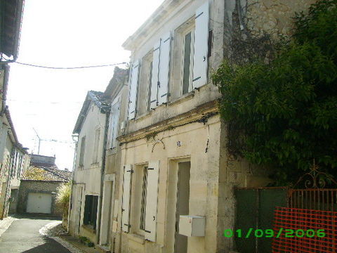   Maison de ville barbezieux
Maison - 2 pi�ce(s) - 28 m�