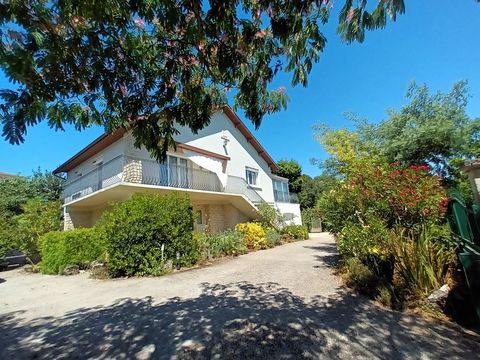   Maison B�ruges 86190 Maison - 7 pi�ce(s) - 150 m�