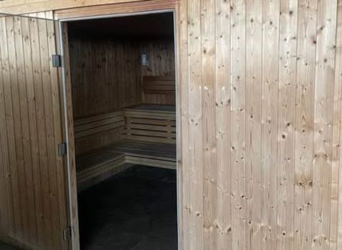 Sauna TYLO 10 personnes ? 10 kW ? 2,60 &times; 2,90 ? 5000 �  0 31150 Lespinasse
