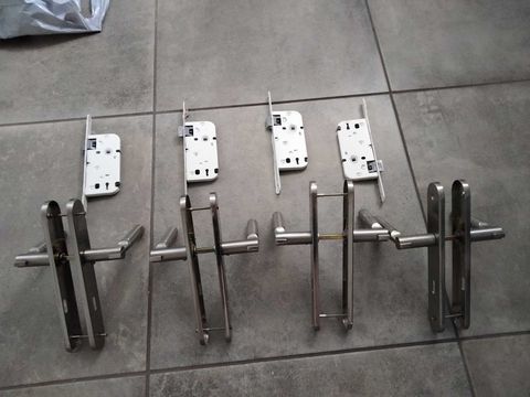 poignée de porte intérieure et ses serrure et ses clés 5 30 34300 Agde