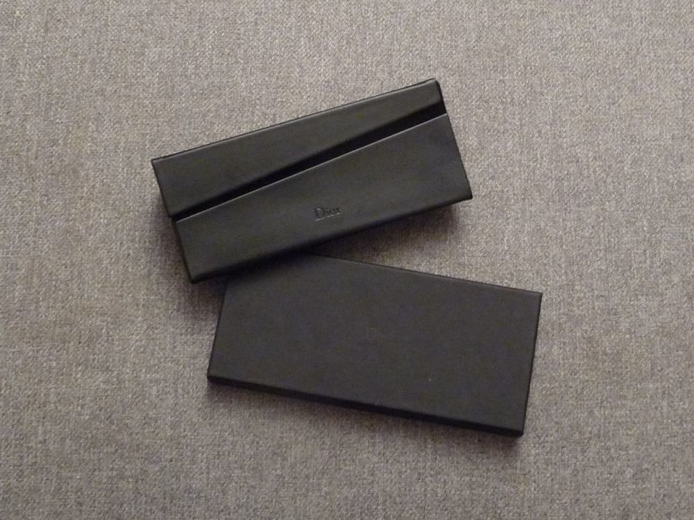 Etui &agrave; Lunettes Triangulaire Rigide Pliable Noir- Dior Maroquinerie