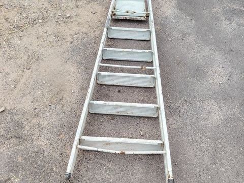 Escabeau pliant 6 marches  55 Saint-Jean-de-Fos (34)