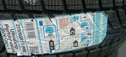 Pi&egrave;ces et &eacute;quipements Voiture Pneu voiture - roue  occasion Fraisses 42490