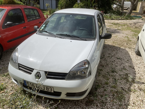 Renault Clio II Clio 1.5 dCi 70 Campus Evolution Authentique 2006 occasion Hy&egrave;res 83400