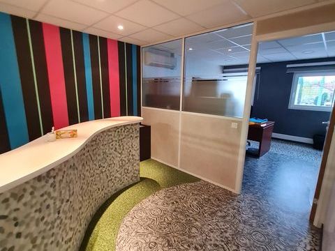 ECHIROLLES, LOCAL &agrave; Louer au 1 All&eacute;e Pin de St Clair ... 1484 38130 �chirolles