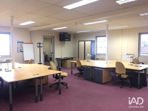 iad France - Boubacar Camara () vous propose : Bureau... 2390 78800 Houilles