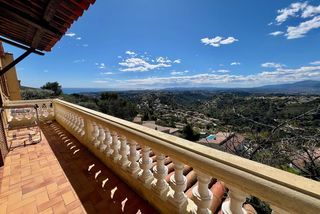  Maison � vendre 6 pi�ces 215 m�