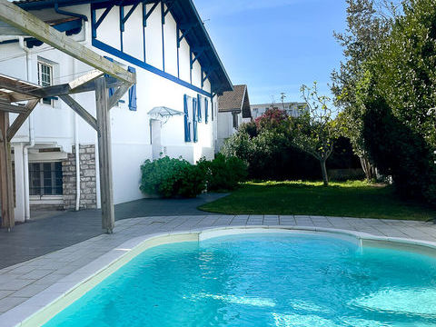  Maison � vendre 9 pi�ces 250 m�