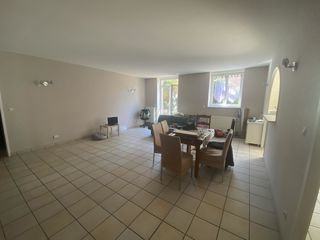  Appartement � louer 4 pi�ces 120 m�