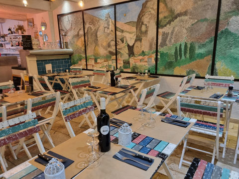 FONDS DE COMMERCE RESTAURANT 299000 04360 Moustiers ste marie