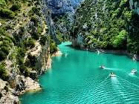 FONDS Resataurant  Brasserie  avec appartement de fonction 253000 04360 Moustiers ste marie