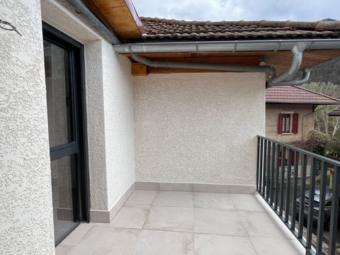   Magnifique T3 r�cent avec balcon et grand garage Appartement - 3 pi�ce(s) - 59 m�