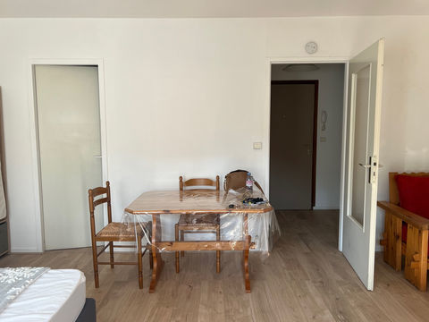   Studio meubl� avec balcon et cave Appartement - 1 pi�ce(s) - 30 m�
