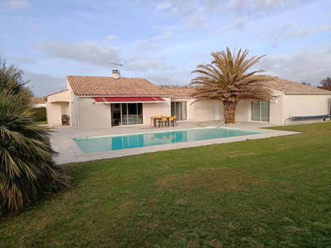   MAISON DE PLAIN-PIED AVEC PISCINE ET STUDIO INDEPENDANT Maison - 5 pi�ce(s) - 157 m�