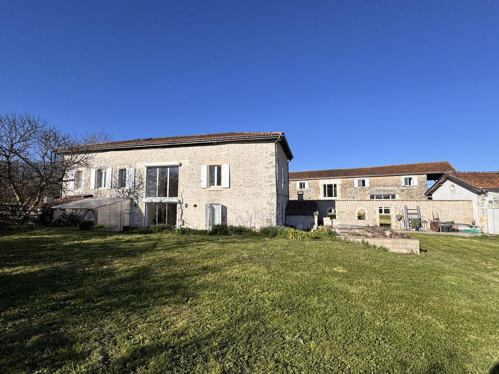 � vendre  Propri�t�/ch�teau Villebois-Lavalette (16320)