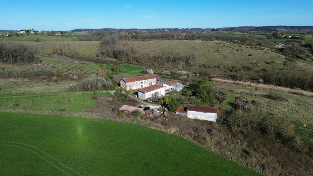 � vendre  Propri�t�/ch�teau Villebois-Lavalette (16320)