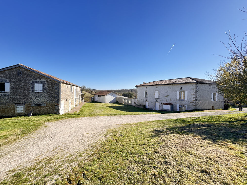 � vendre  Propri�t�/ch�teau Villebois-Lavalette (16320)