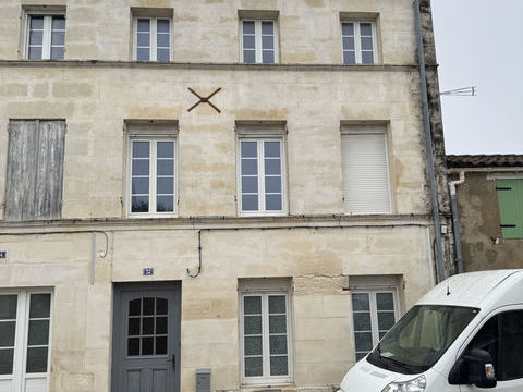   MAISON DE VILLE AVEC JARDIN Maison - 5 pi�ce(s) - 138 m�