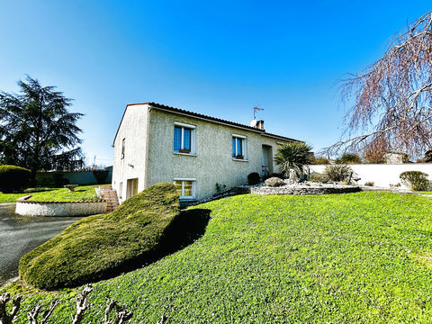   MAISON INDIVIDUELLE AVEC JARDIN ET GARAGE Maison - 4 pi�ce(s) - 130 m�