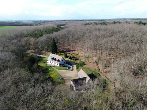   DEMEURE SOLOGNOTE  AU COEUR D'UN DOMAINE FORESTIER DE 50 HA Propri�t�/ch�teau - 7 pi�ce(s) - 258 m�