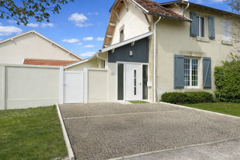   MAISON EN PIERRE EN PARFAIT ETAT PROCHE ROYAN Maison - 4 pi�ce(s) - 117 m�