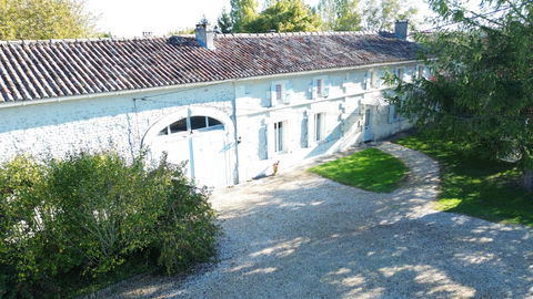   MAISON EN PIERRE AVEC PARC ET DEPENDANCE Maison - 5 pi�ce(s) - 298 m�