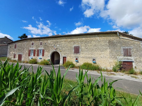   ANCIEN RELAIS DE POSTE Maison - 7 pi�ce(s) - 210 m�