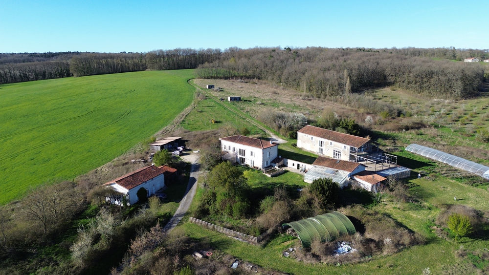 � vendre  Propri�t�/ch�teau Villebois-Lavalette (16320)