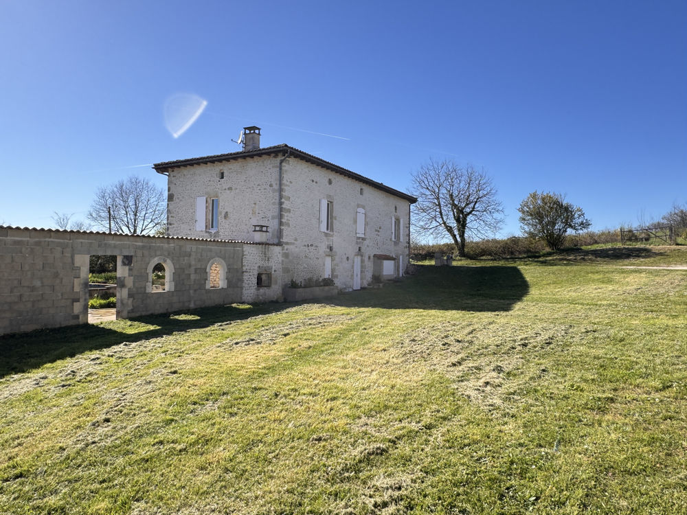 � vendre  Propri�t�/ch�teau Villebois-Lavalette (16320)